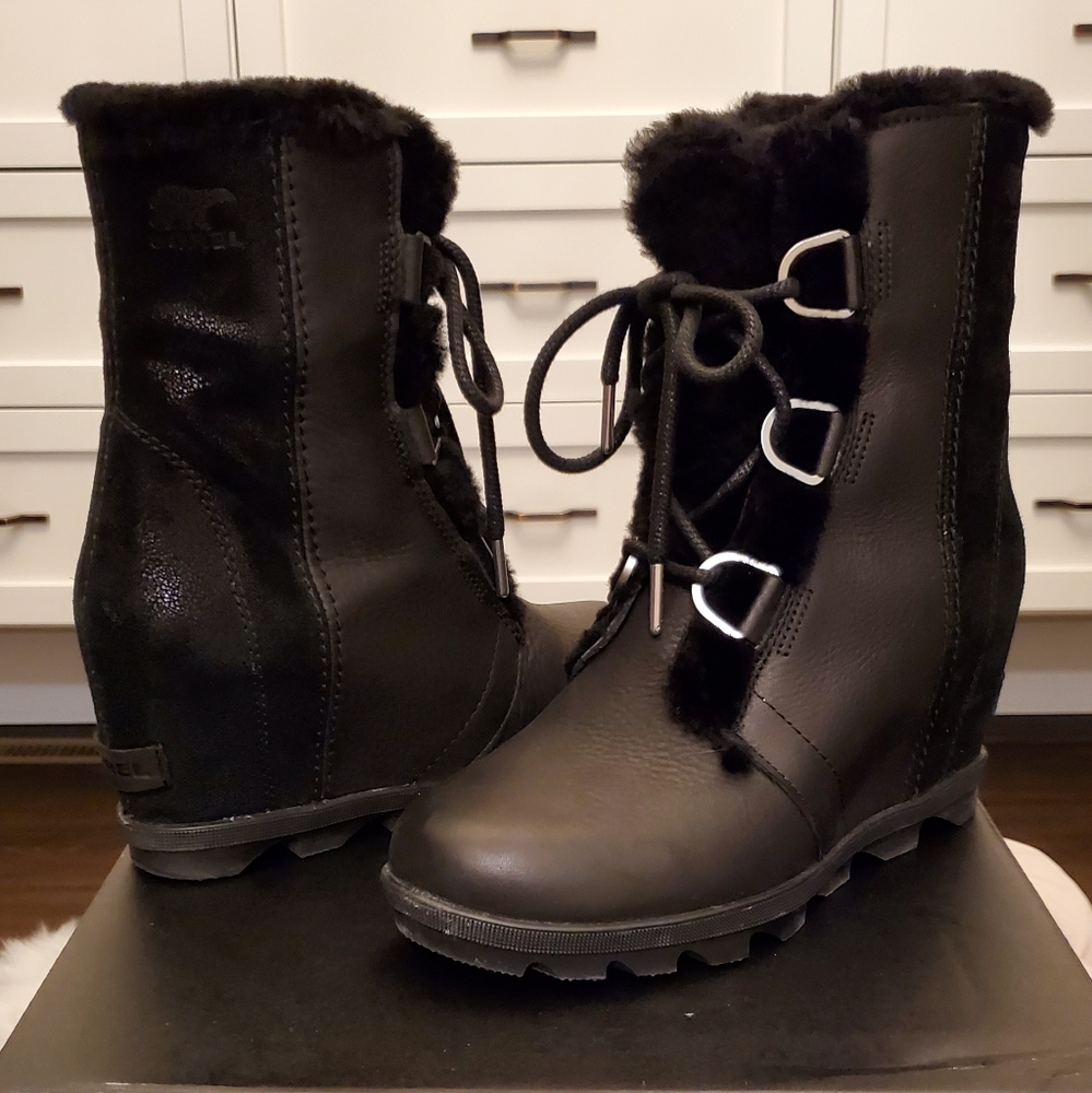 Joan of Arctic Wedge II Lux